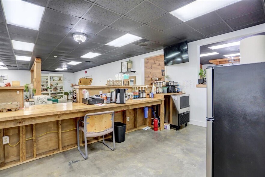 More Photos Of 140 W Orange St, Shippensburg Storefront For Sale