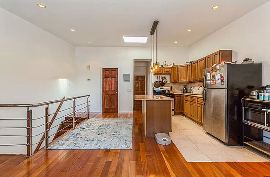 More Photos Of 587 3rd Ave, Brooklyn Flex For Sale