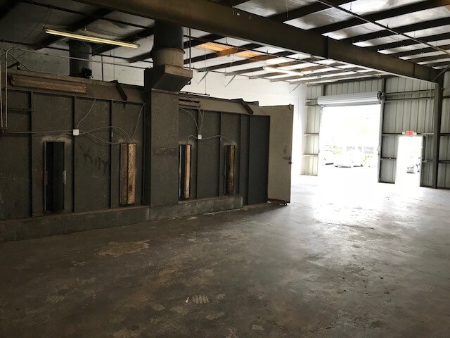 More Photos Of 825 15th St, Lake Park Warehouse For Lease