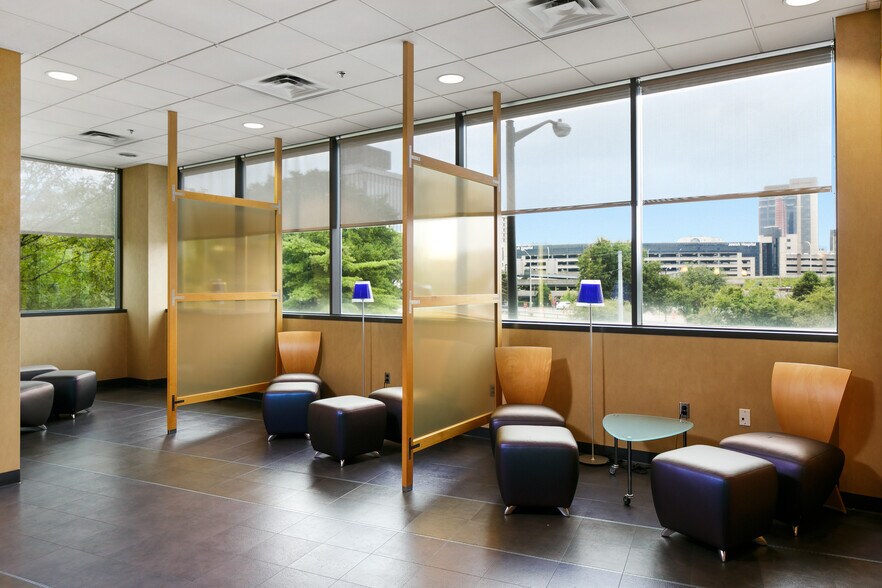 More Photos Of 201 E Jefferson St, Louisville Medical For Lease