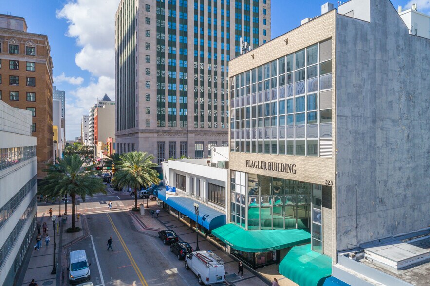 More Photos Of 219-223 E Flagler St, Miami Loft Creative Space For Lease