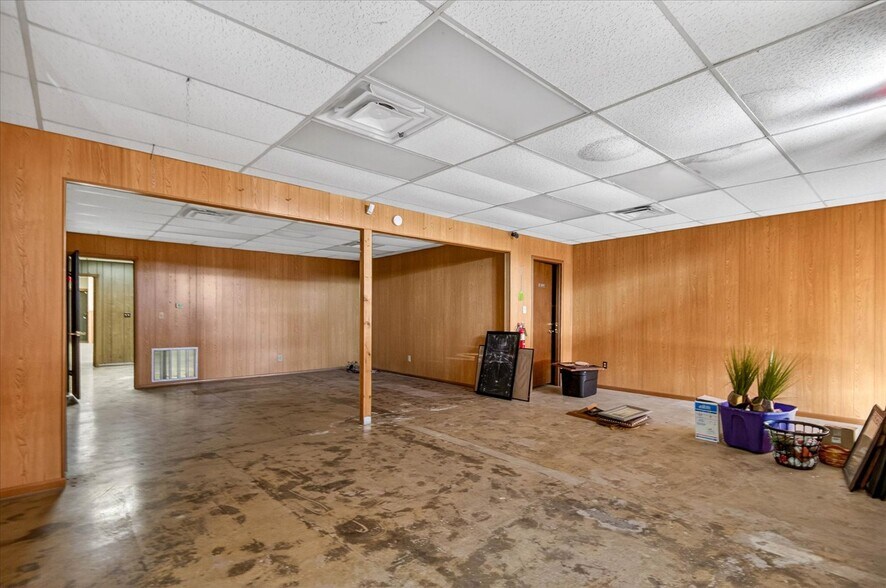 More Photos Of 121 N Maple St, Nowata Storefront For Sale