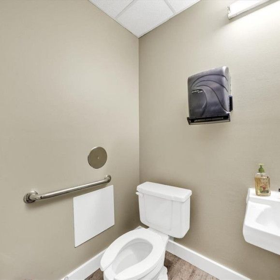 More Photos Of 25400-25430 Goddard Rd, Taylor Medical For Sale