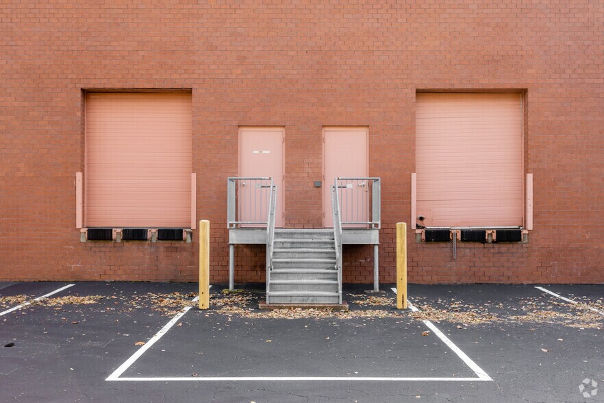 More Photos Of 8500 Cinder Bed Rd, Lorton Unknown For Lease