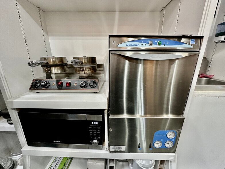 More Photos Of 49 Main St, Westport Storefront Retail Office For Lease