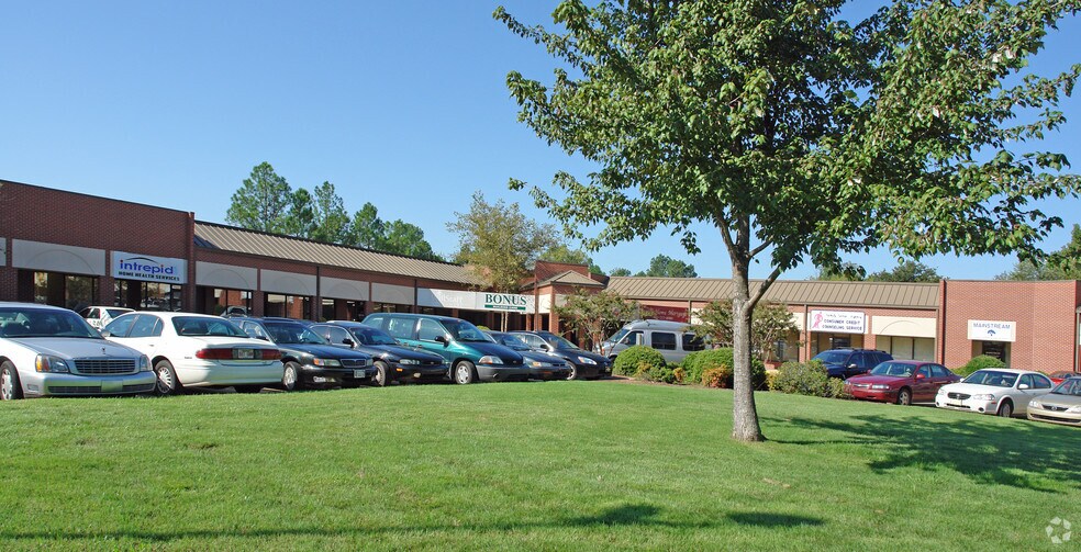 More Photos Of 300 S Rodney Parham Rd, Little Rock General Retail For Lease