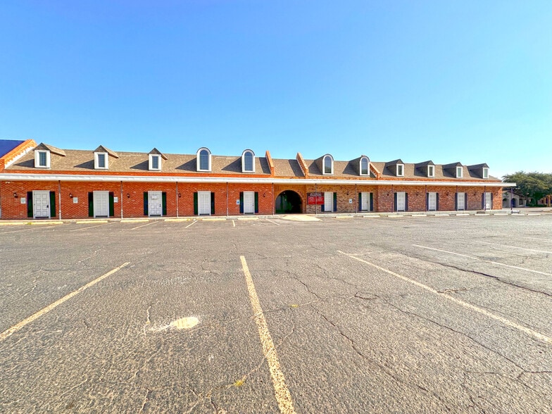 More Photos Of 2300 W Michigan Ave, Midland Medical For Lease
