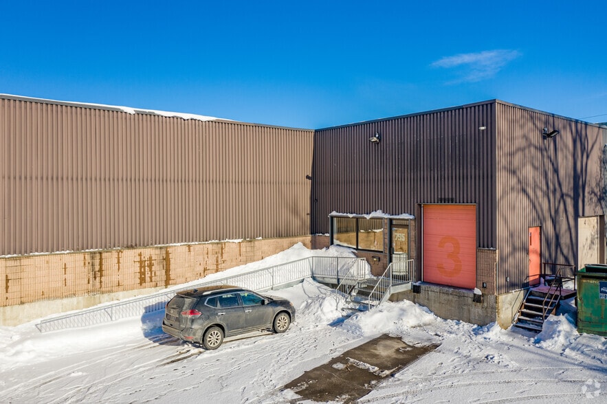 More Photos Of 795 Boul Curé-Labelle, Laval General Retail For Sale