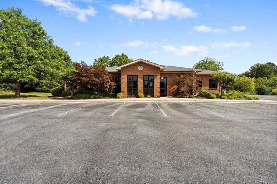 Primary Photo Of 202 Overland Dr, Greenwood Medical For Lease