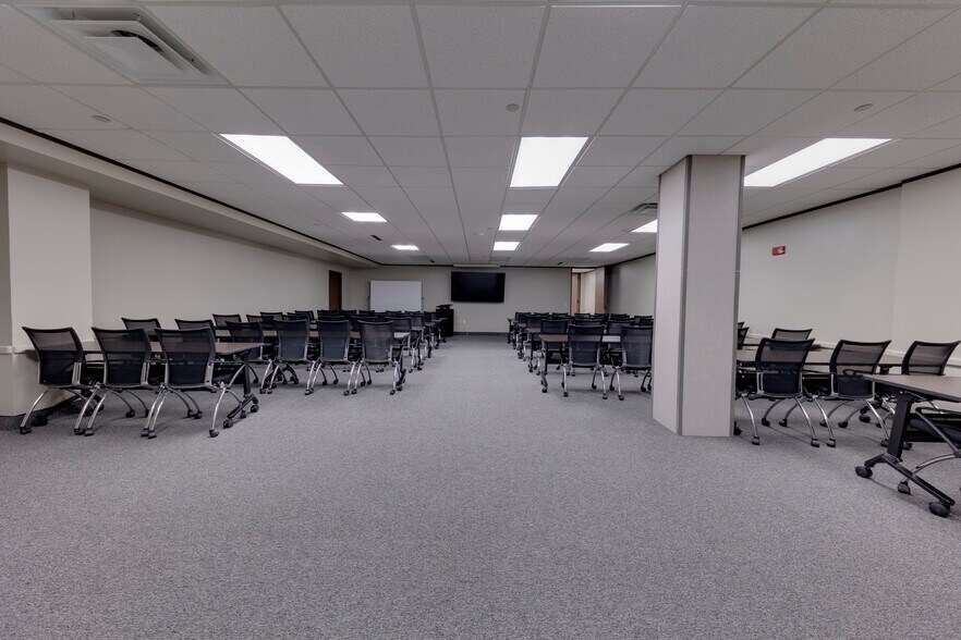 More Photos Of 555 N Carancahua St, Corpus Christi Office For Lease