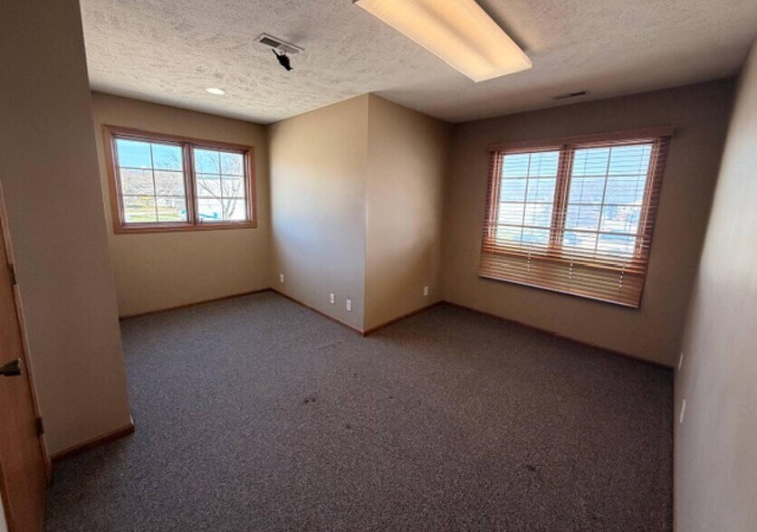 More Photos Of 305 Main St, Firth Bank For Sale