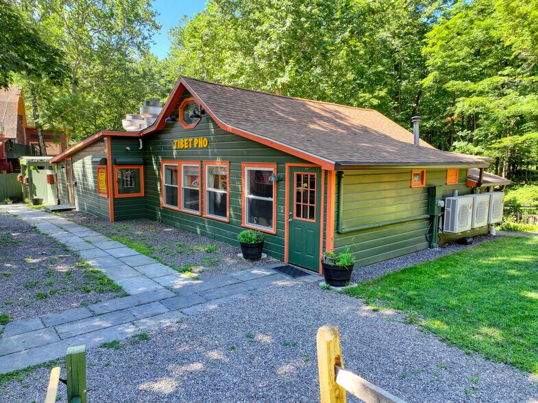 More Photos Of 279 Tinker St, Woodstock Theater Concert Hall For Sale