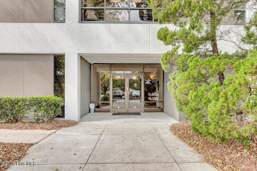 More Photos Of 5041 New Centre Dr, Wilmington Office For Sale