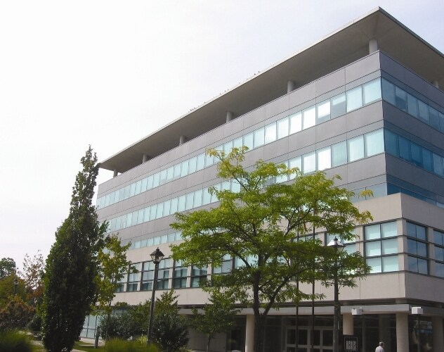 More Photos Of 4342 Queen St, Niagara Falls Office For Sale