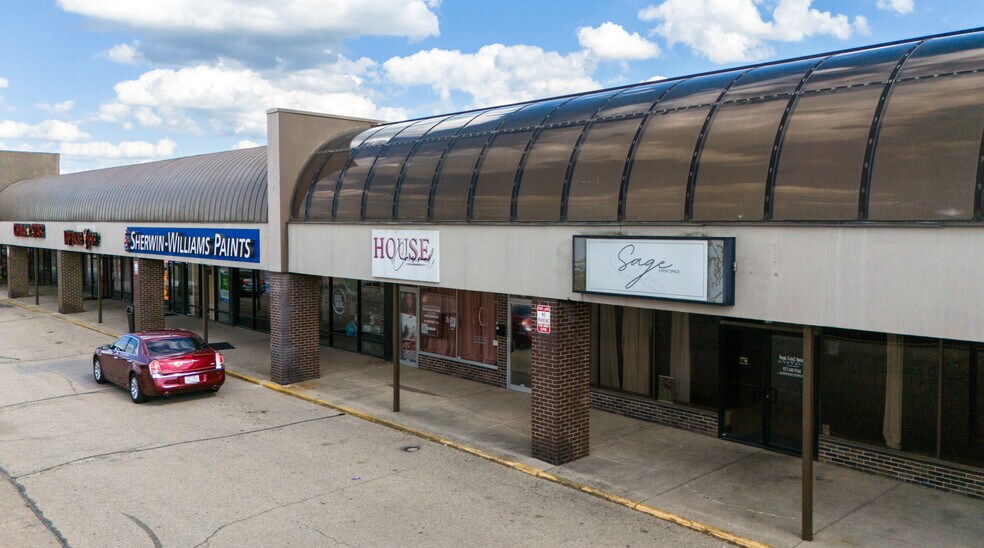 More Photos Of 602-606 Taywood Rd, Englewood Unknown For Lease