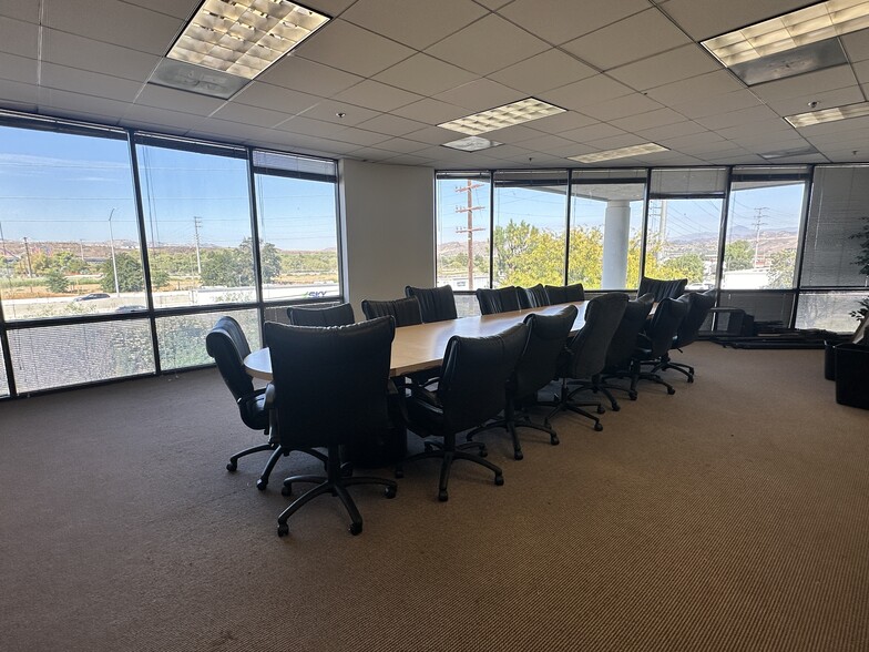 More Photos Of 28159 Avenue Stanford, Valencia Light Distribution For Lease
