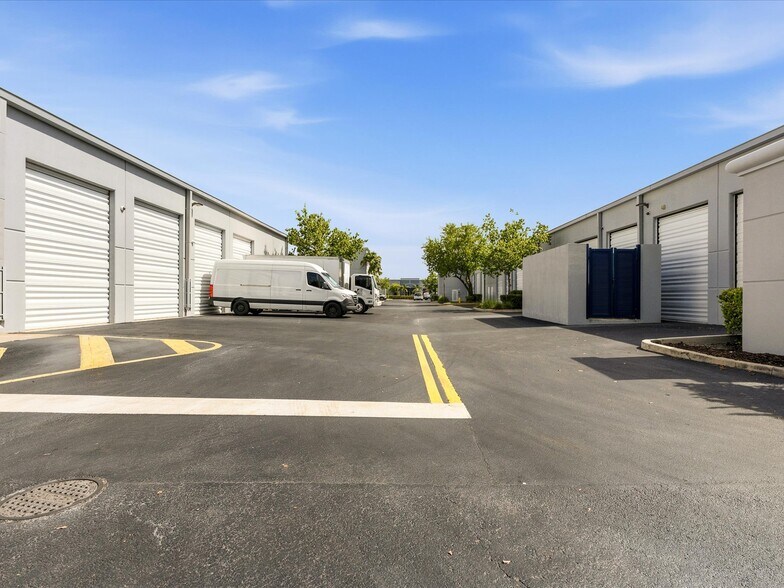More Photos Of 15481 SW 12th St, Sunrise Flex For Sale