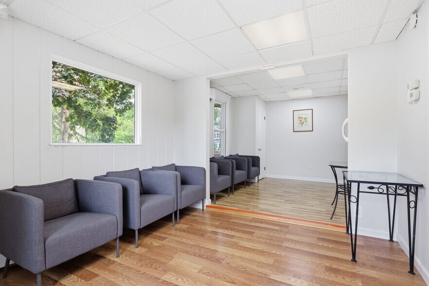More Photos Of 168 White Horse Ave, Hamilton Office For Sale
