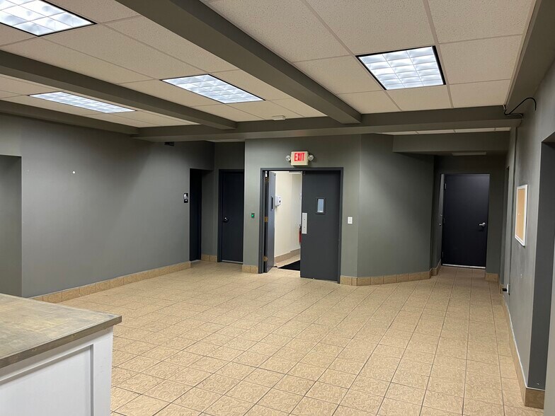 More Photos Of 3218 Lakeshore Rd, Buffalo Office For Sale