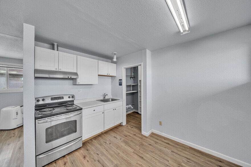 More Photos Of 2820 Broadmoor Ave, Concord Restaurant For Sale