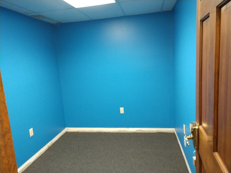 More Photos Of 34 Academy Hill Rd, Plainfield Office For Sale