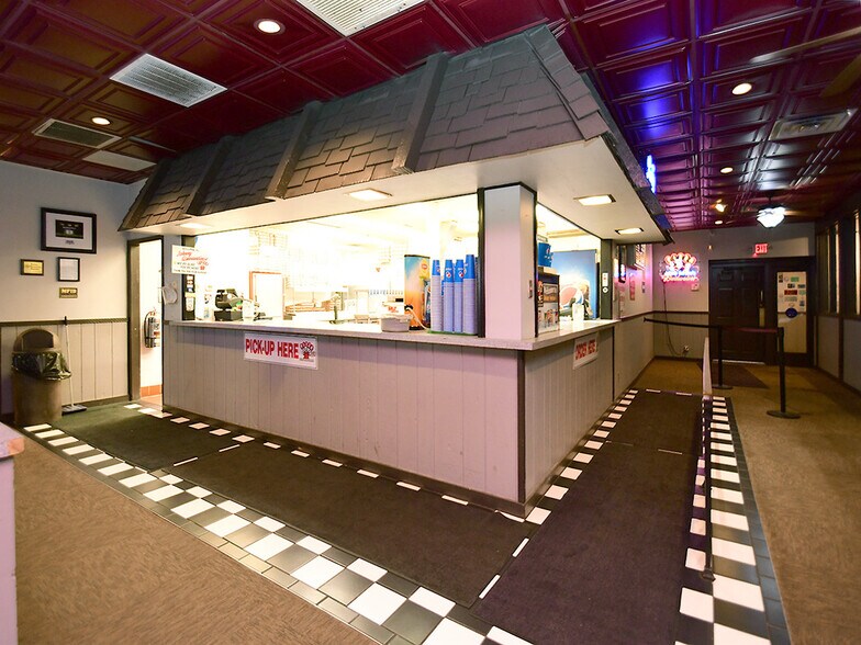 More Photos Of 7880-7890 L St, Omaha Auto Dealership For Sale