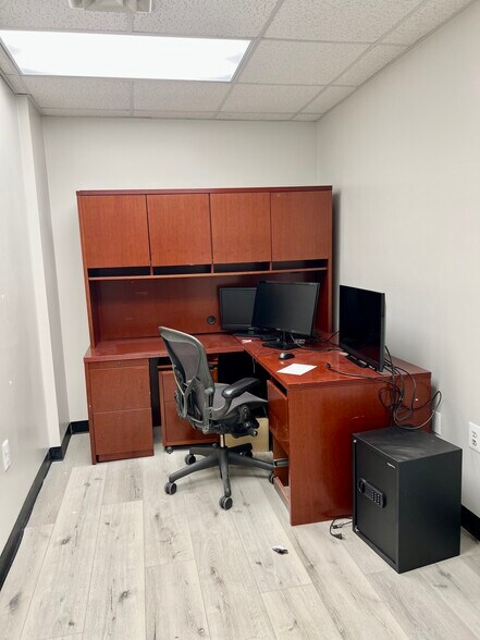 More Photos Of 807-809 E Baltimore St, Baltimore Medical For Lease