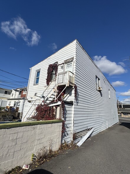 More Photos Of 1126 Northampton St, Easton Storefront Retail Residential For Sale