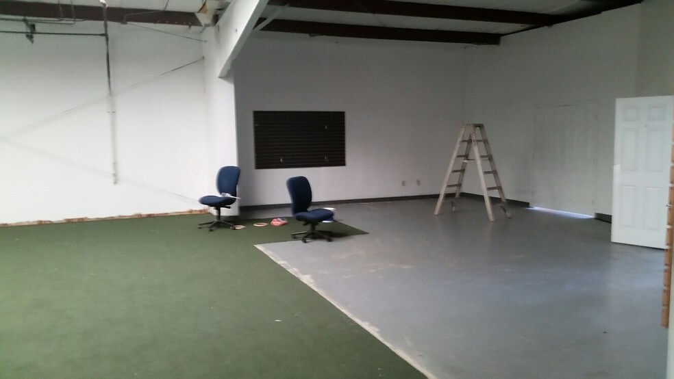 More Photos Of 1080 N Cobb Pky, Marietta Freestanding For Lease