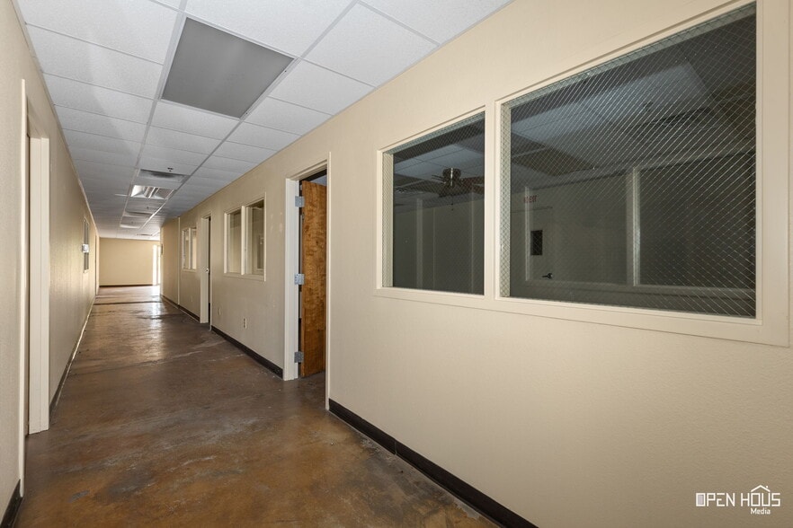 More Photos Of 2200 5th St, Wichita Falls Warehouse For Sale