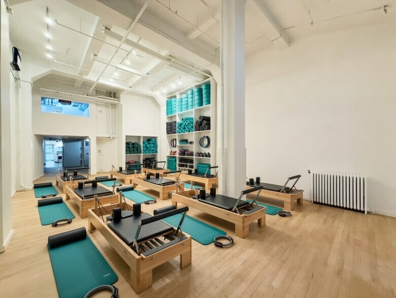 More Photos Of 348 W 36th St, New York Apartments For Lease
