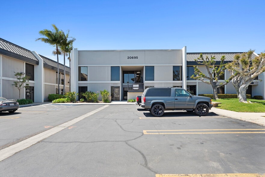 More Photos Of 20695 S Western Ave, Torrance Unknown For Lease