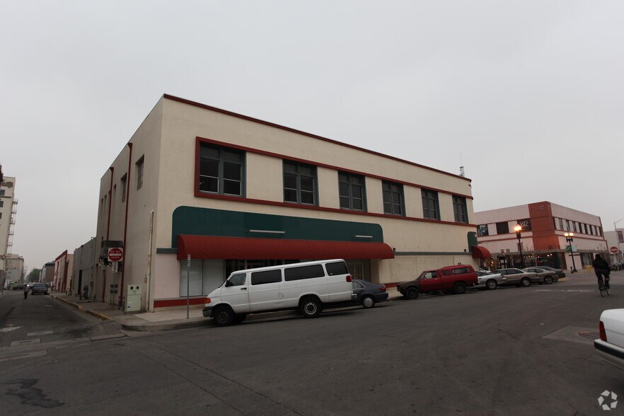 More Photos Of 1601-1607 19th St, Bakersfield Storefront For Lease