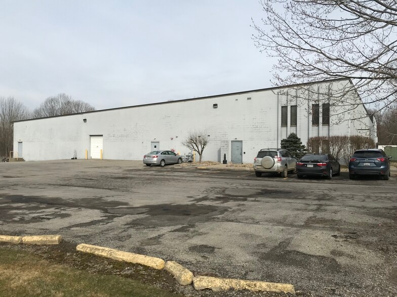More Photos Of 157 Westview Dr, Meadville Warehouse For Lease