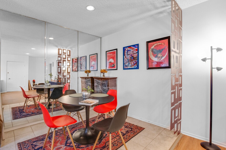 More Photos Of 939 Larrabee St, West Hollywood Apartments For Sale