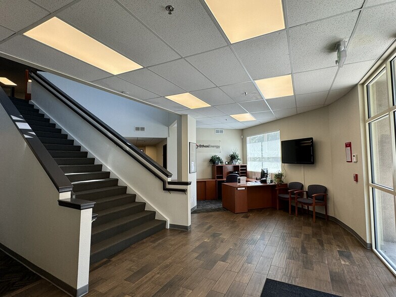 More Photos Of 567-599 W 66th St, Loveland Light Distribution For Lease