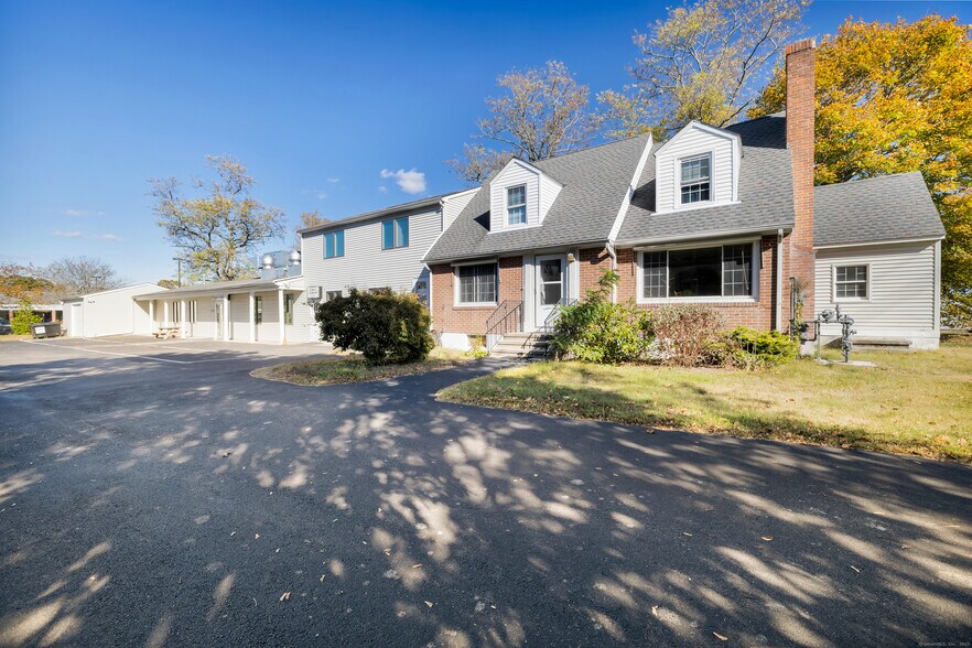 More Photos Of 93 Elm St, Old Saybrook Restaurant For Lease