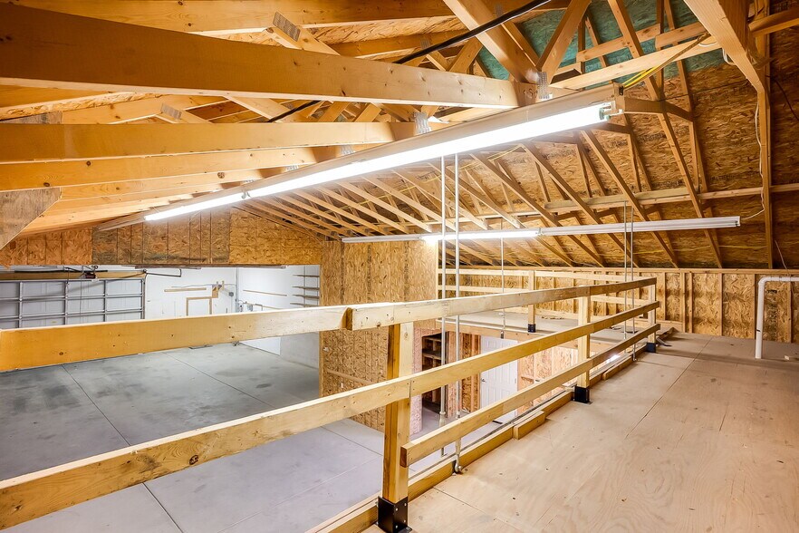 More Photos Of 121 S Water St, Derby Office For Sale