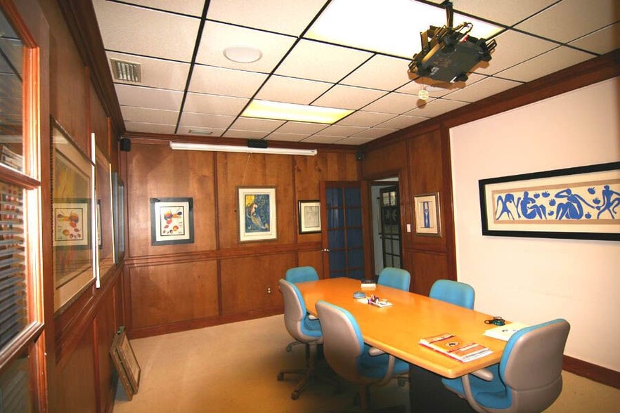 More Photos Of 808 W Waters Ave, Tampa Office For Sale
