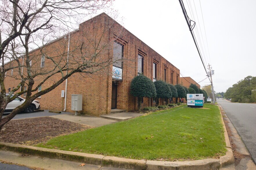 More Photos Of 2211 Dickens Rd, Richmond Office For Sale