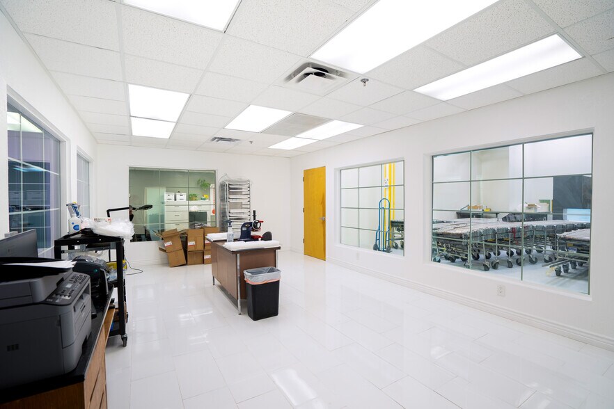 More Photos Of 2265 W Desert Cove Ave, Phoenix Manufacturing For Lease