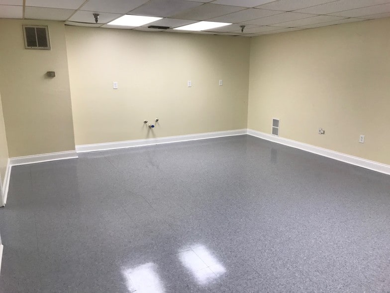 More Photos Of 3130 Reynolds Rd, Lakeland Distribution For Lease