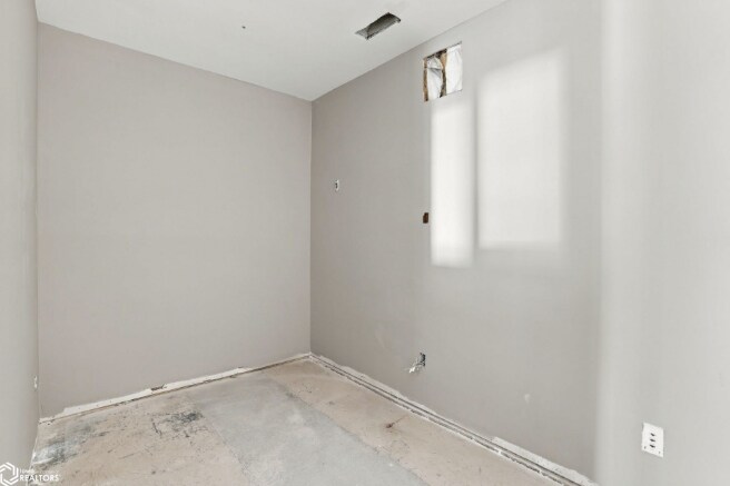 More Photos Of 1307 Broadway St, West Burlington Freestanding For Sale