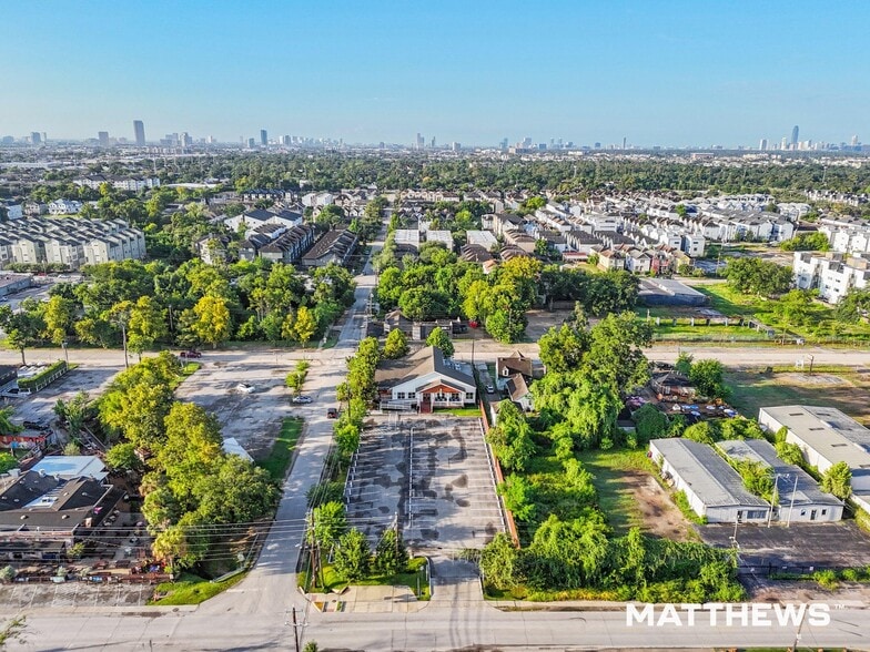 Primary Photo Of 1919 Beall St, Houston Restaurant For Sale