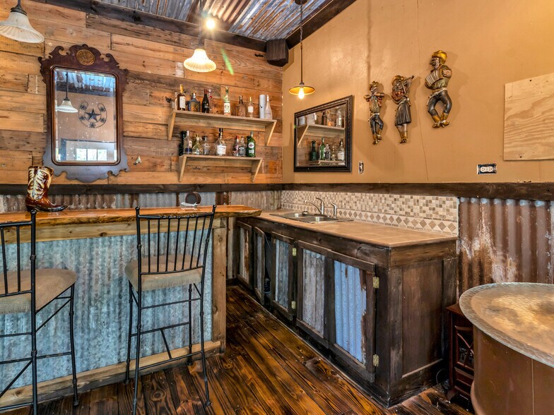 More Photos Of 750 N US Highway 287, Palestine Multifamily For Sale