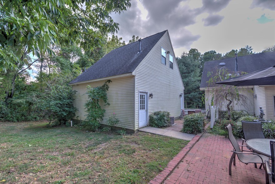 More Photos Of 1808-1810 Mount Holly Rd, Burlington Flex For Sale