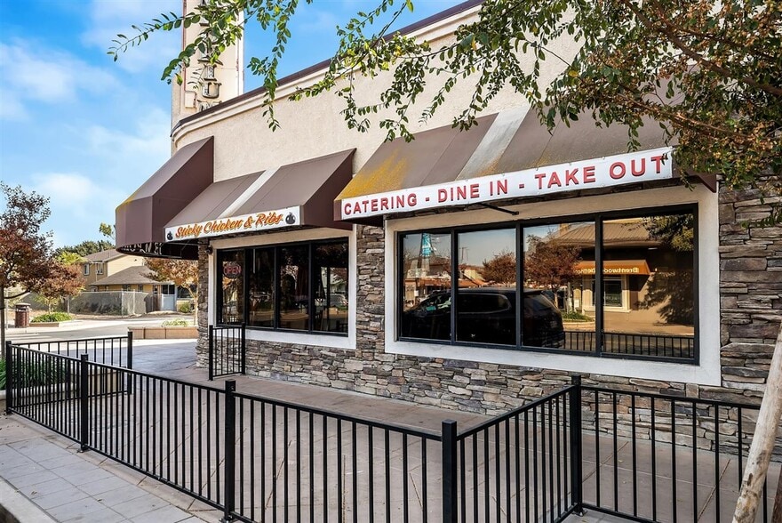 More Photos Of 561 1st St, Brentwood Storefront Retail Office For Sale