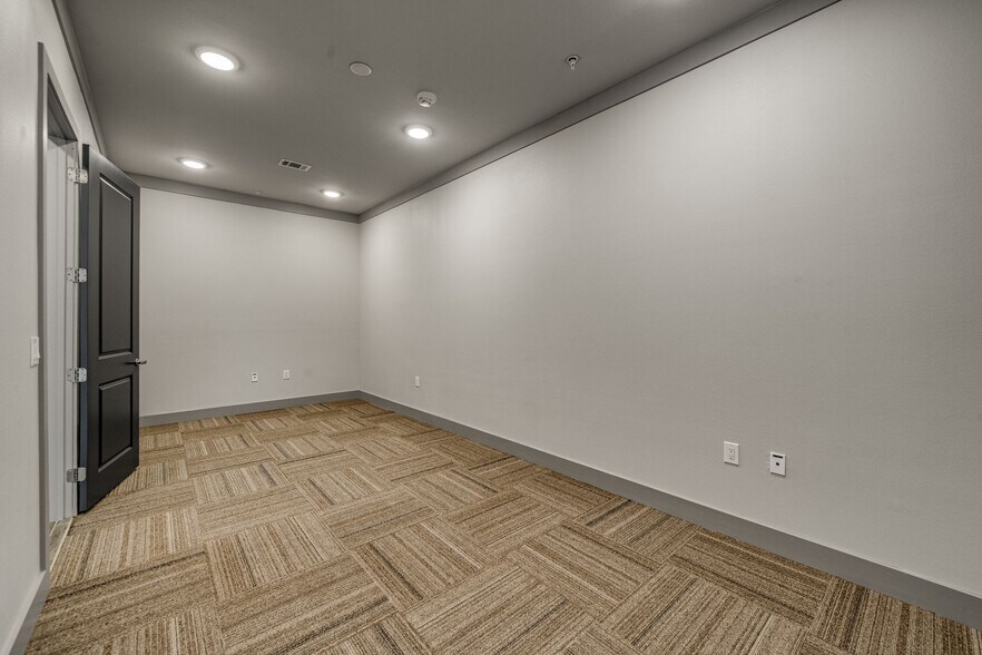 More Photos Of 1312 W Exchange Pky, Allen Medical For Lease