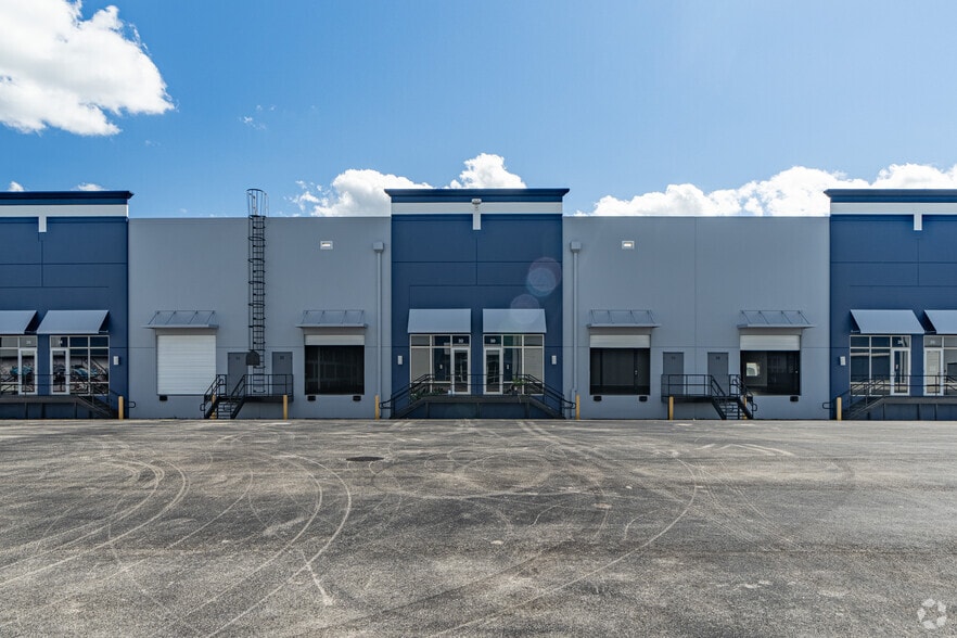 More Photos Of 14924 Corporate Rd S, Jupiter Manufacturing For Lease