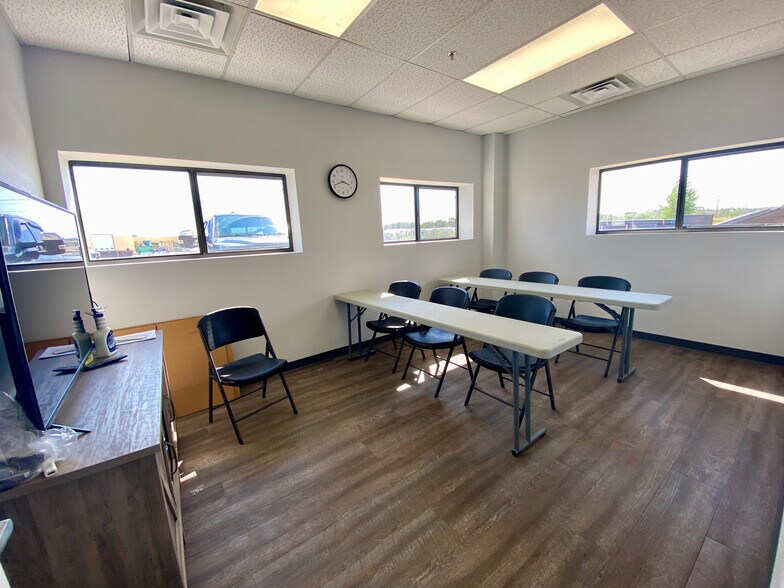 More Photos Of 603 Well St, Williston Warehouse For Sale